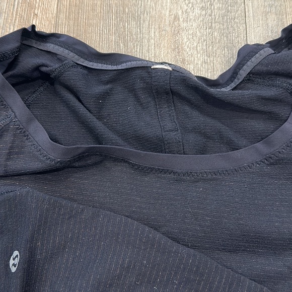 Lululemon tee - Picture 5 of 5